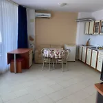 شقة голямо и просторно студио ساني بيتش