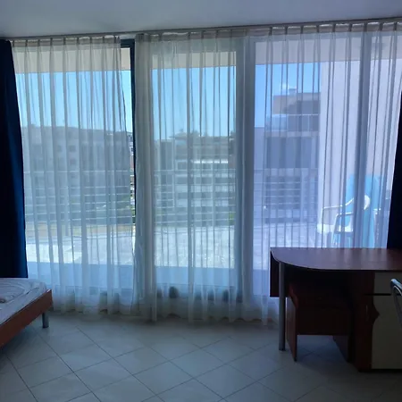 голямо и просторно студио 公寓 阳光海滩